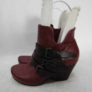 OTBT Womens Size 6.5 M Maroon Leather Zip Buckle Wedge Ankle Fashion Boots